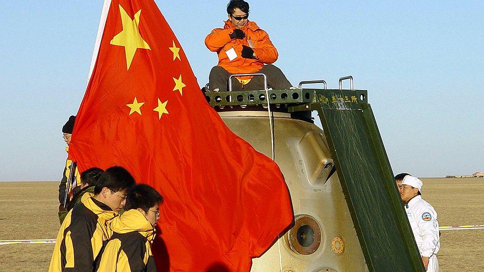 В субботу, 14 декабря, мировые СМИ сообщили о том, что китайский луноход успешно прилунился. В прямом эфире Китайского государственного телевидения показали кадры, сделанные луноходом