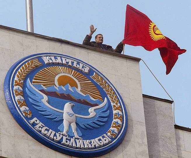 1990 год. Верховный Совет Республики Кыргызстан принял Декларацию о государственном суверенитете Киргизии