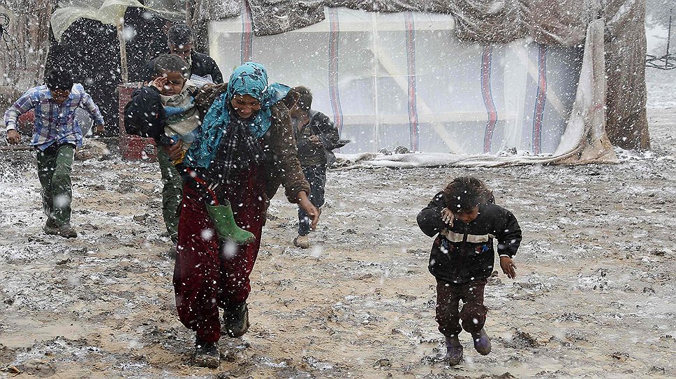 От снегопадов и минусовой температуры  2,2 миллиона беженцев, живущих за пределами Сирии, и миллионы, перемещающиеся внутри страны. Шторм по имени Алекса принес снежные бури и морозы не только в Сирии, но и в Ливане