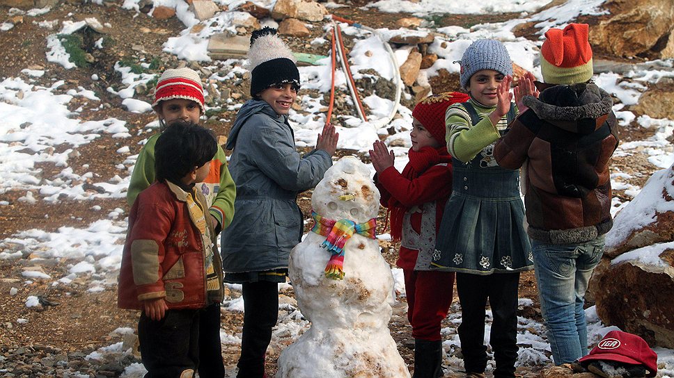 В Сирии метровые сугробы образовались в сельских районах, прилегающих к Дамаску. В остальных регионах страны толщина снежного покрова составила 12-15 см