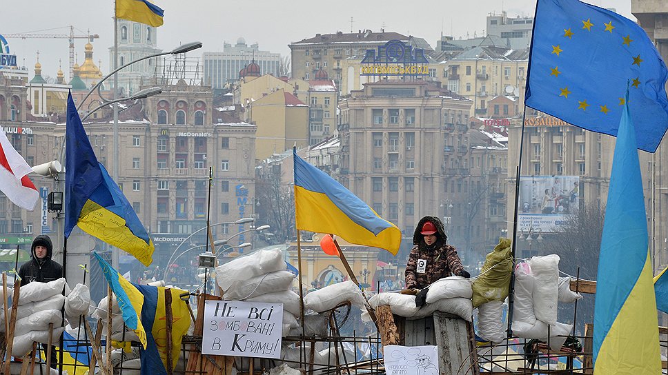 Первоначальное требование оппозиции — наказать виновных в разгоне митинга 30 ноября — отошло на второй план перед новым лозунгом дня: не допустить подписания соглашения о вступлении Украины в Таможенный союз в ходе намеченного на 17 декабря визита президента Виктора Януковича в Москву