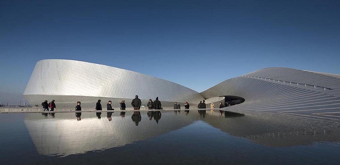 Победитель в номинации «Выставочный комплекс» — океанариум «Голубая планета» (The Blue Planet) в Копенгагене, Дания. Автор — датское архитектурное бюро 3XN