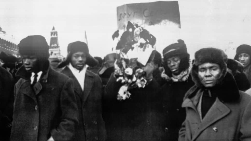 1963 год. В Москве после смерти от побоев гражданина Ганы африканские студенты устроили беспорядки на Красной площади