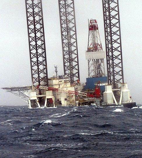 2011 год. В Охотском море затонула буровая платформа «Кольская», в результате кораблекрушения погибло или пропало без вести 53 человека