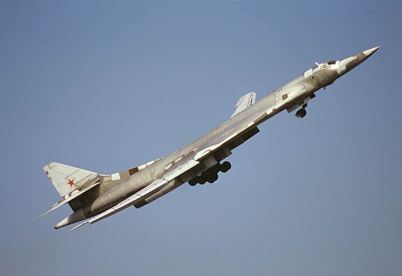 1981 год. Состоялся первый полет стратегического бомбардировщика Ту-160