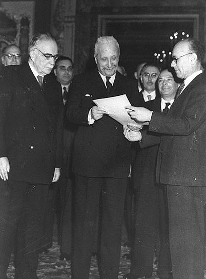 1947 год. Члены итальянского Учредительного собрания одобрили новую конституцию для Италии