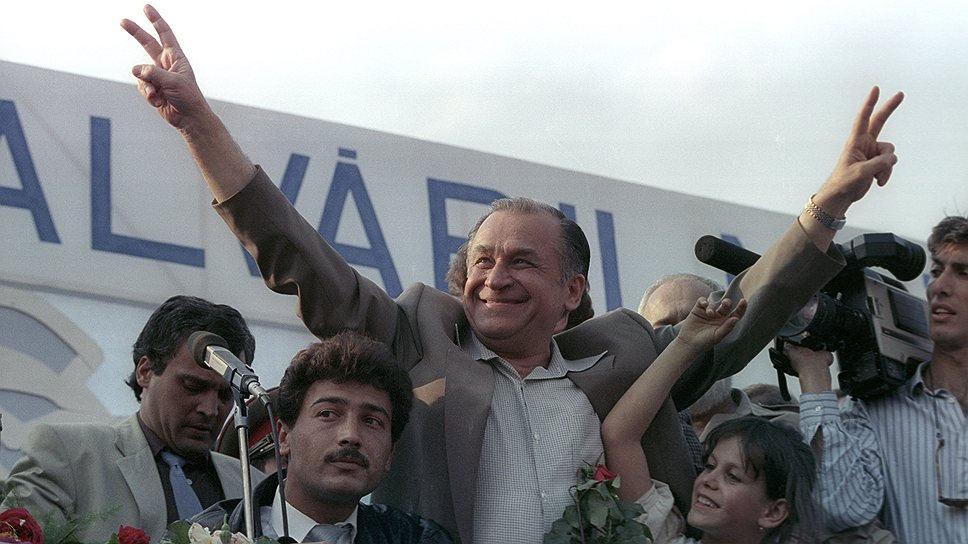 1989 год. Ион Илиеску стал президентом Румынии, завершив правление Николае Чаушеску