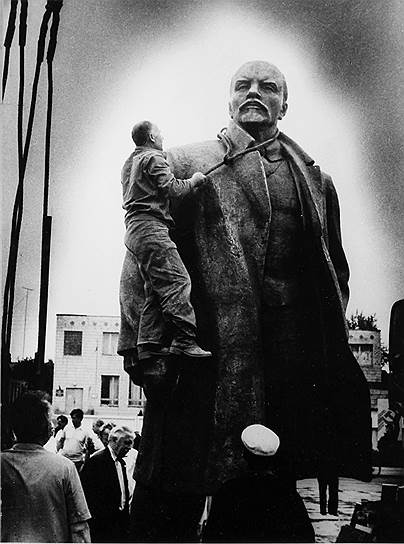 1991 год. СССР официально прекратил свое существование