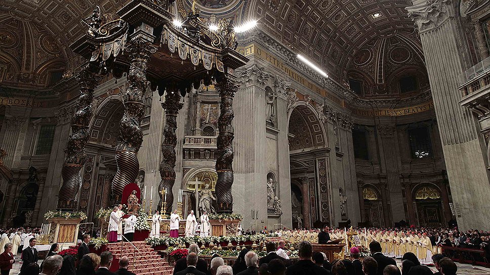 Папа Римский поздравил католиков всего мира с праздником, обратившись с традиционным рождественским Посланием с центральной Ложи Базилики к  присутствующим на площади святого Петра