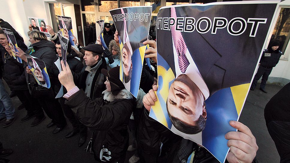 Митинг с требованием отставки министр внутренних дел МВД Украины Виталия Захарченко, а также немедленного привлечения к ответственности тех, кто избил журналистку и общественную активистку Татьяну Чорновол