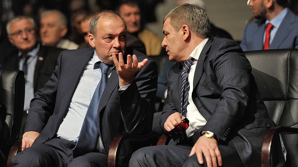 28 января Магомедсалам Магомедов (слева) был назначен заместителем руководителя администрации президента. До этого он занимал пост главы Дагестана  