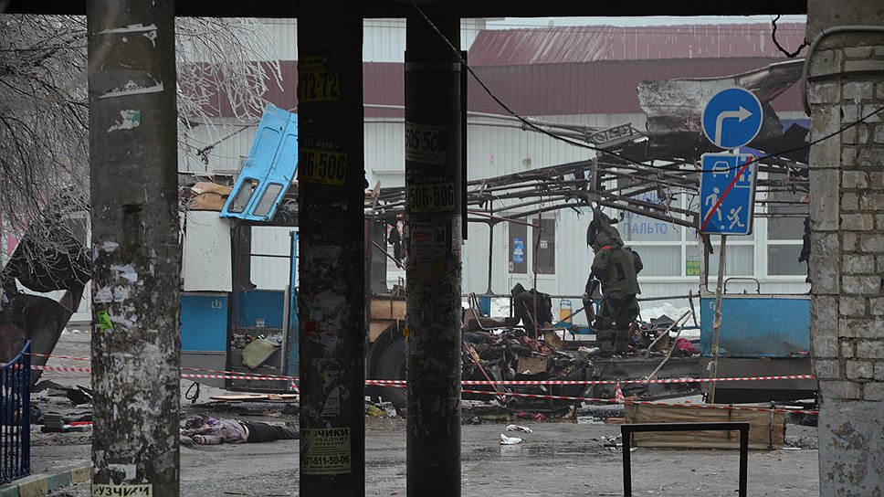 30 декабря в Волгограде в троллейбусе взорвался террорист-смертник. В результате погибли 28 человек. Днем ранее террористка взорвала самодельное взрывное устройство на вокзале Волгограда 