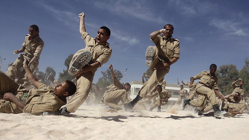 Тренировка новобранцев йеменской военной полиции в Сане