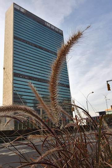 1951 год. Официально открыто здание штаб-квартиры ООН в Нью-Йорке (США)
