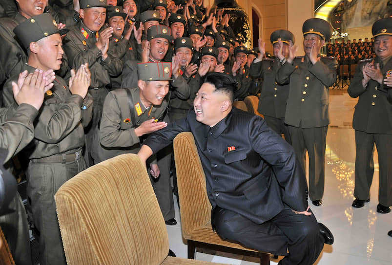 31 декабря 2011 года политбюро ЦК Трудовой партии Кореи официально назначило Ким Чен Ына верховным главнокомандующим вооруженными силами страны