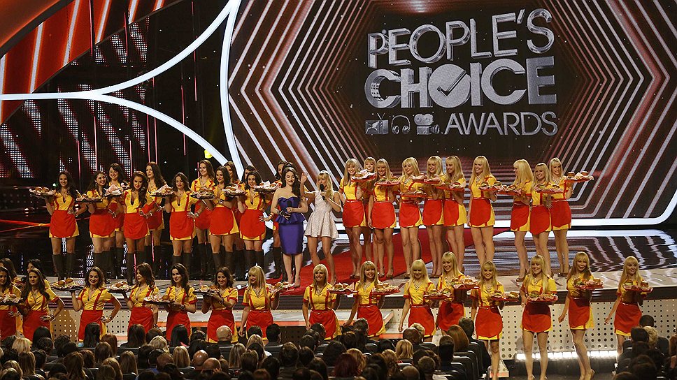 Премия People`s Choice была учреждена в 1975 году, когда зрителям впервые было предложено выбрать лауреатов. За прошедшие почти 40 лет количество номинаций существенно увеличилось: в этом году победителей выбирали в 58 категориях