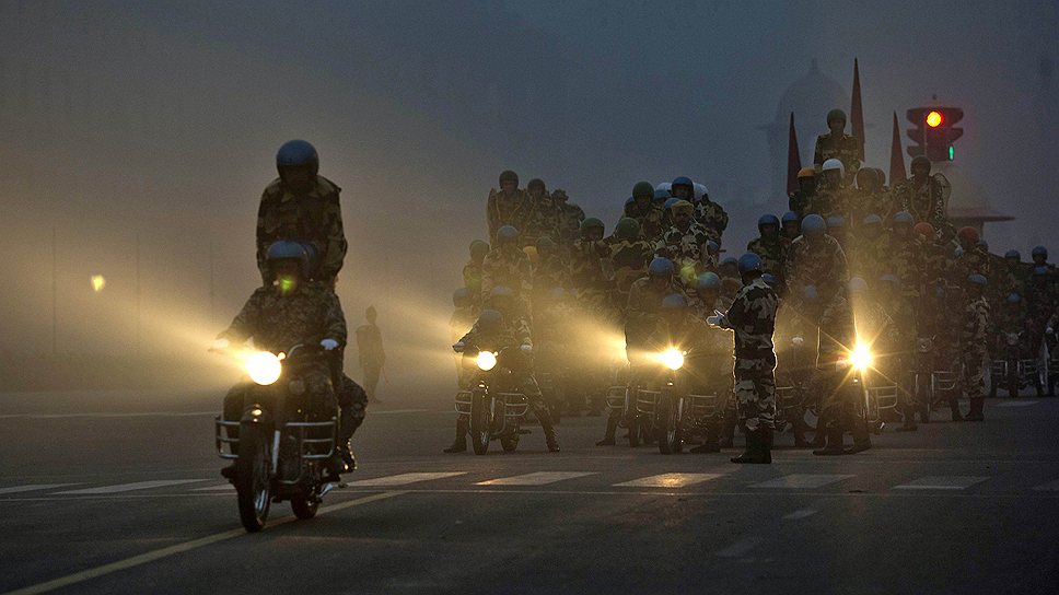 Индийские солдаты во время репетиции парада на День республики в Нью-Дели, Индия 