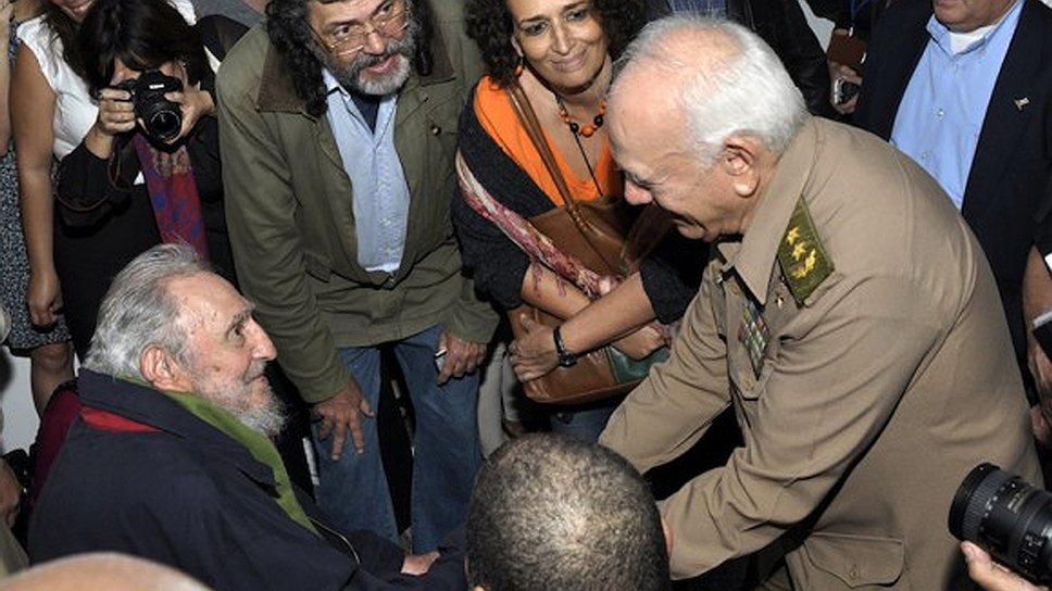 Первое с апреля 2013 года публичное появление Фиделя Кастро. Лидер кубинской революции посетил открытие художественной студии в Гаване