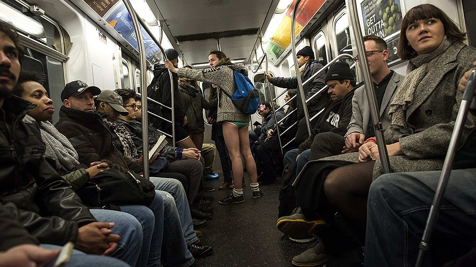 В этом году акция «В метро без штанов» прошла уже в 13-й раз. Участие в ней приняли тысячи человек из 60 стран мира — от Нью-Йорка до Нью-Дели