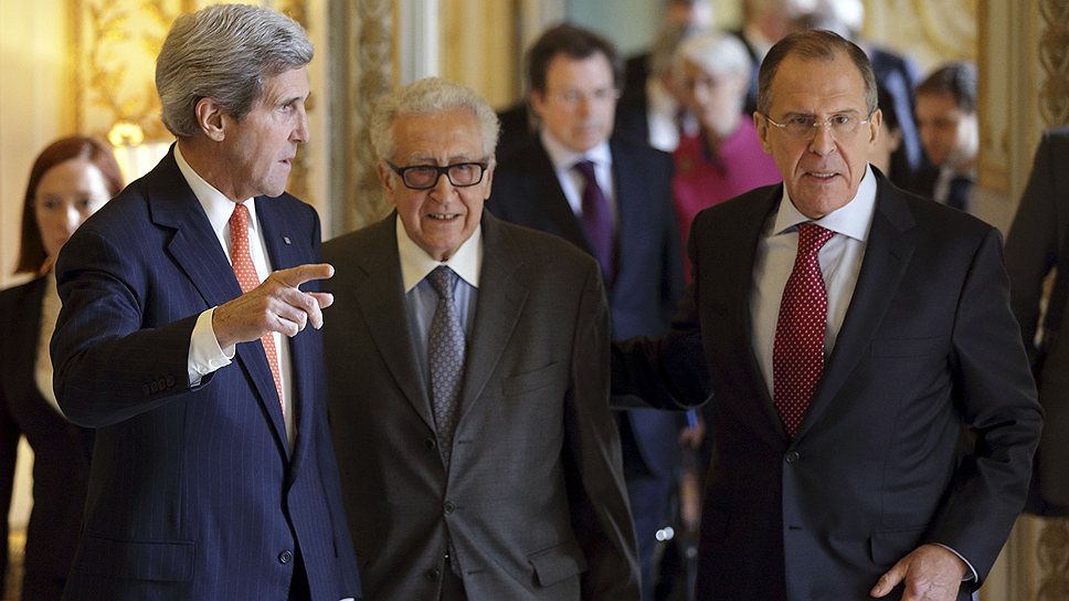 Слева направо: госсекретар США Джон Керри, спецпредставитель ООН и ЛАГ по Сирии Лахдар Брахими и главы МИД РФ Сергей Лавров