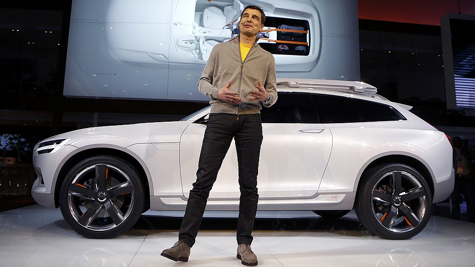 Трехдверный концепт XC Coupe от Volvo, по словам шеф-дизайнера марки Томаса Ингенлата, дает представление о том, как будет выглядеть в будущем новое поколение шведских кроссоверов. Первым из них станет XC90, выход на рынок которого ожидается в 2015 году
