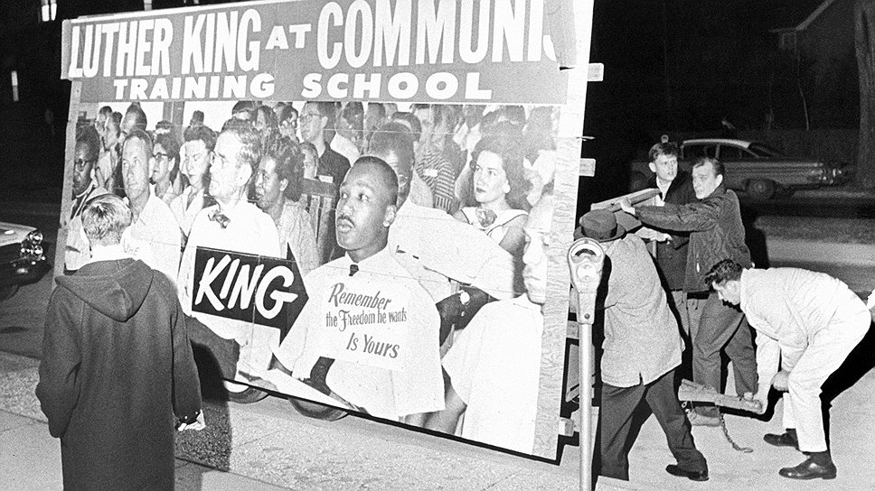 Последние годы жизни Кинг страдал от депрессии, мало спал и жаловался на мигрень. Планы организовать массовый марш бедных людей в Вашингтон потерпели неудачу. В Мемфисе первые выступления мусорщиков закончились беспорядками, когда молодые радикально настроенные чернокожие нарушили принцип ненасилия