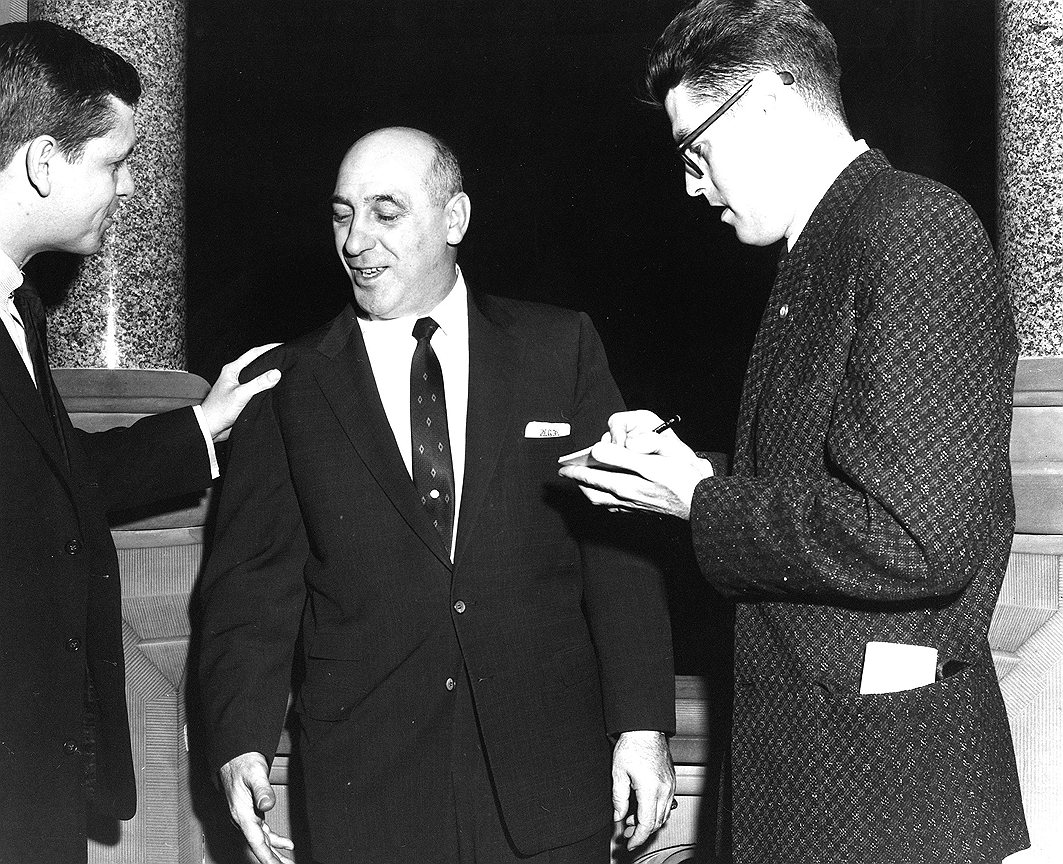 Конференция, состоявшаяся в 1957 году в городе Апалачине, спустя 10 лет после смерти Аль Капоне, стала вехой в истории американской преступности. Более 60 криминальных лидеров страны встретились в маленьком городке в северной части штата Нью-Йорк