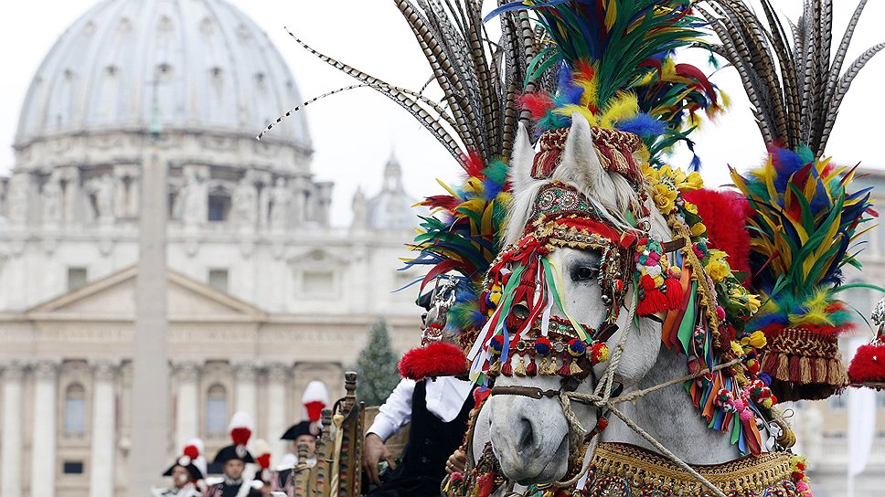 В Ватикане в День Святого Антония состоялось красочное шествие, в котором традиционно приняли участие лошади, поросята, курицы, кошки, собаки. В некоторых католонских городах в этот день даже перекрывают дорожное движение, чтобы не мешать шествиям