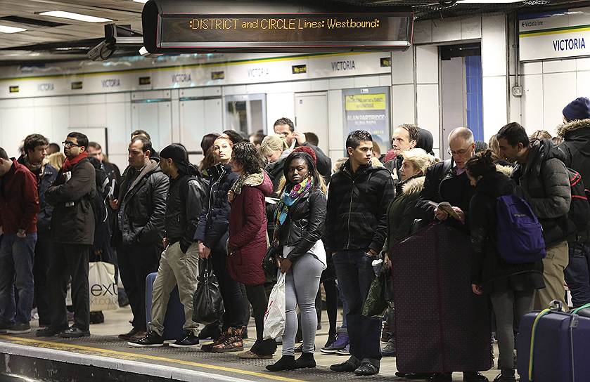 4 февраля 2014 года началась первая из двух запланированных забастовок работников лондонского метрополитена. Вторая 48-часовая забастовка запланирована на 11 февраля. Сотрудники метро не согласны с грядущим сокращением 750 рабочих мест и уменьшением временного интервала работы билетных касс. Эти меры, по словам руководства подземки, приведут к экономии 50 млн фунтов стерлингов ежегодно