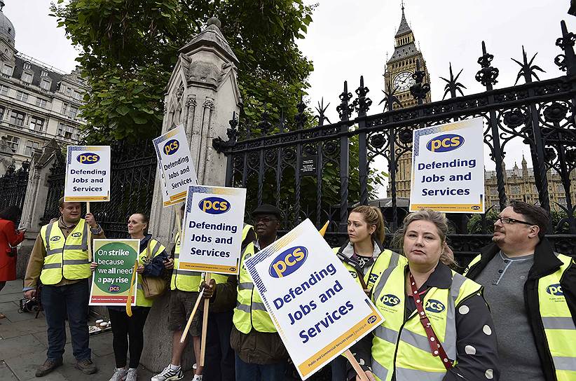 10 июля 2014 года в Великобритании прошла крупнейшая с 1926 года забастовка госслужащих, которые вышли на улицы, чтобы выразить недовольство зарплатами, пенсиями и сокращением государственных расходов. В ней приняли участие около 2 млн человек