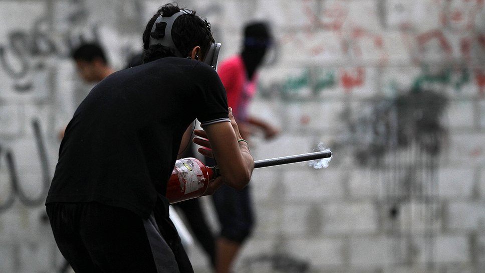 Март 2013 года. Протестующие в Бахрейне использовали самодельные ружья для борьбы с правительственными войсками