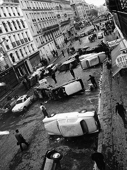 В мае 1968 года во Франции состоялась всеобщая забастовка, в которой участвовали свыше 7 млн человек. Она началась 2 мая с волнений парижских студентов, требовавших открыть закрытый после беспорядков факультет социологии в пригороде Нантер. 13 мая профсоюзы вышли на демонстрацию с требованием отставки президента Шарля де Голля. Пик стачек рабочих пришелся на 22–30 мая. В июне профсоюзы добились уступок, и волна протестов спала. 28 апреля 1969 года де Голль подал в отставку
