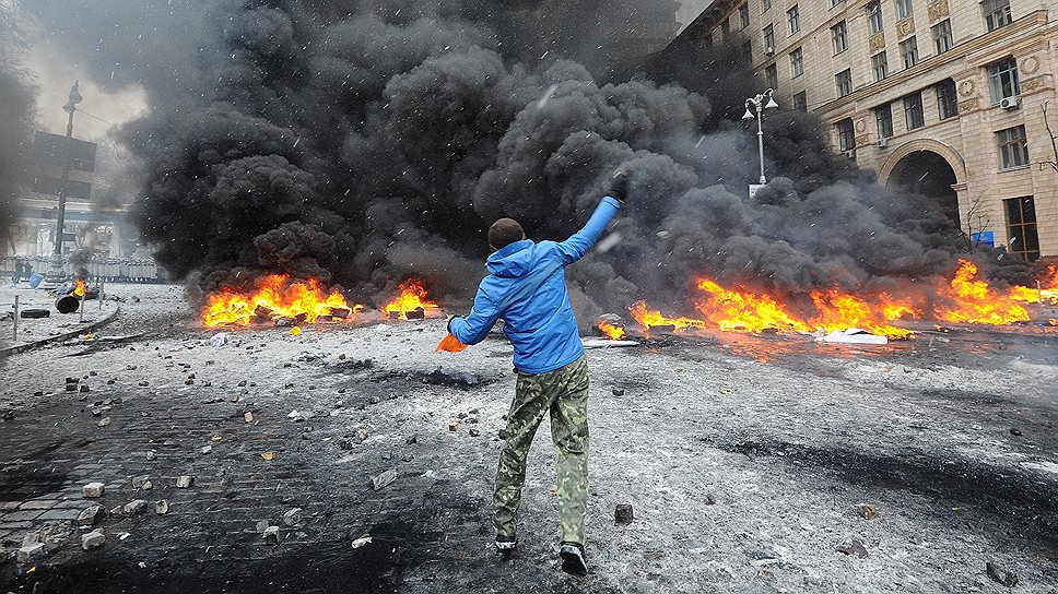 Оппозиция сообщает о трех погибших сторонниках в результате столкновений с бойцами украинского спецподразделения «Беркут»