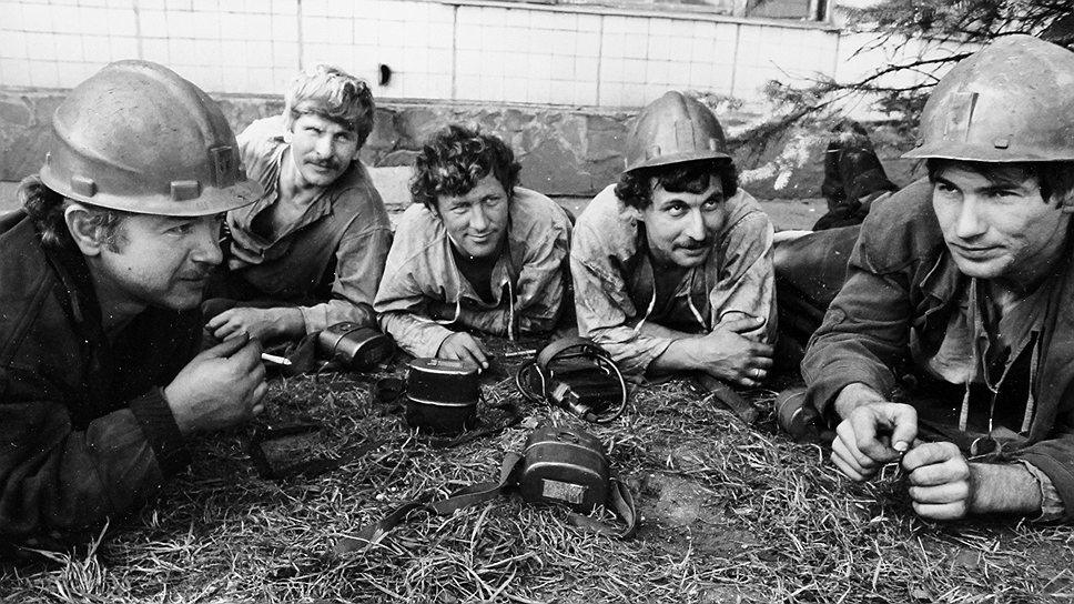 6 сентября 1993 года российские шахтеры провели суточную забастовку, в ходе которой не работали 117 шахт из 250. Только в Донбассе протестовали свыше 160 тыс. человек. Помимо экономических требований выдвигались и политические лозунги с требованием отставки правительства