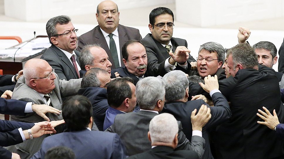 Драка в турецком парламенте