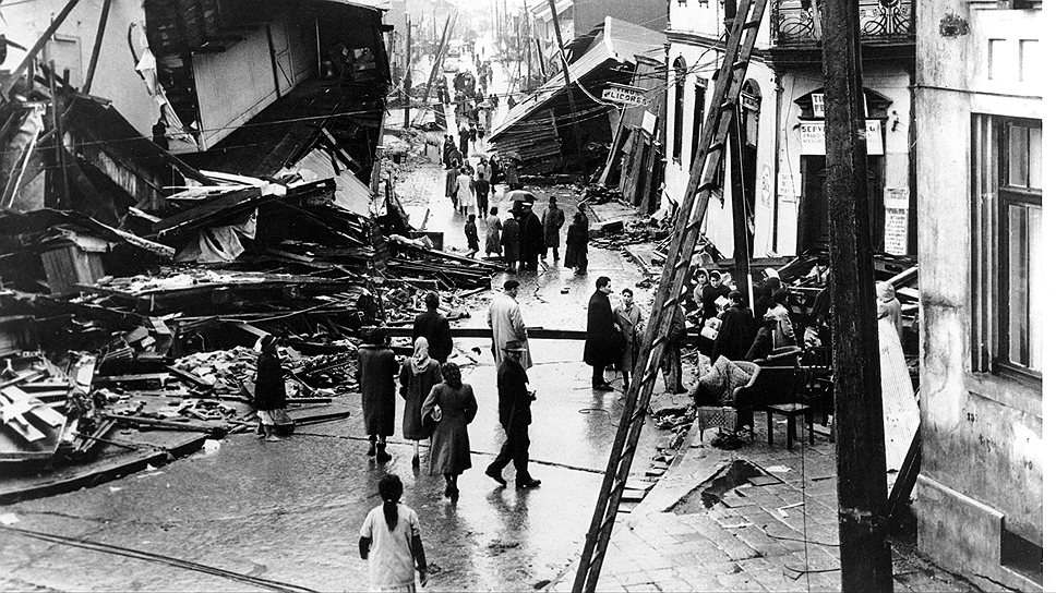 31 мая 1960 года, Чимботе, Перу. Землетрясение магнитудой 7,7 унесло жизни более 60 тыс. человек, кроме того, привело к серьезной безработице и обнищанию населения, так как в результате катастрофы были повреждены предприятия рыбной промышленности. Общий ущерб составил $550 млн 