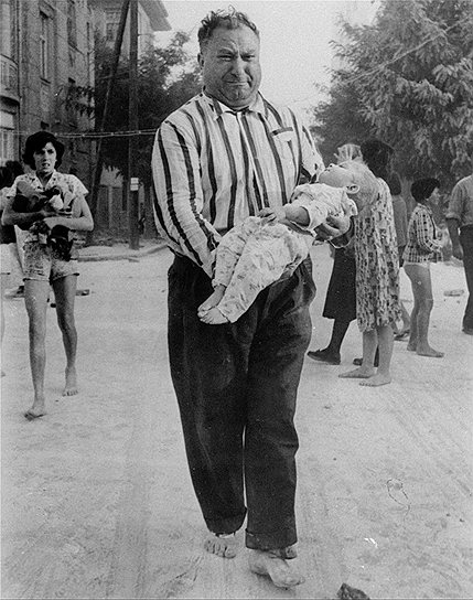 26 июля 1963 года, Скопье, Югославия.  Землетрясение разрушило большую часть города и привело к гибели  1070 человек, примерно 75% жилых домов было разрушено или повреждено
