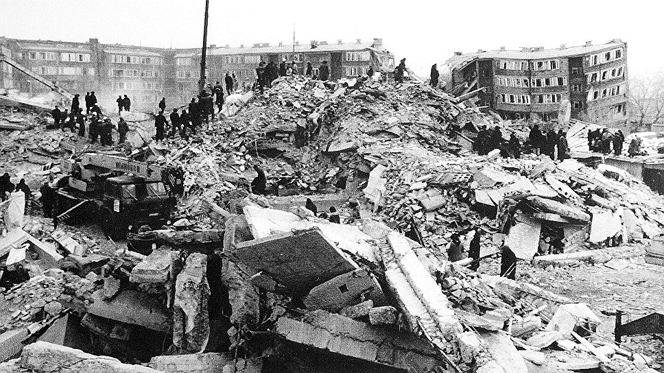 7 декабря 1988 года, Ленинакан, Армения. Катастрофическое землетрясение магнитудой 10 унесло жизни 25 тыс. человек, 19 тыс. стали инвалидами 
