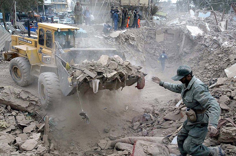 26 декабря 2003 года, Бам, Иран. Землетрясение силой 6,3 балла унесло жизни около 35 тыс. человек (хотя министр здравоохранения Ирана сообщил о 70 тыс. жертв), 22 тыс. пострадали 