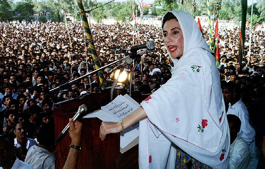 1990 год. Премьер-министром Пакистана впервые стала женщина Беназир Бхутто 