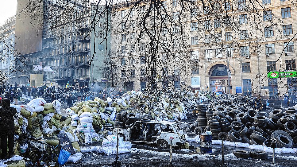 Банки Украины приостанавливают работу или усиливают охрану своих отделений в конфликтной зоне в центре Киева