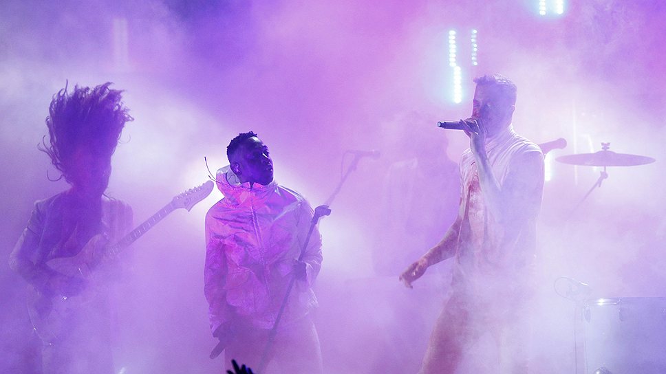 Выступление семикратного номинанта Grammy рэпера Кендрика Ламара и группы Imagine Dragons было одним из самых сильных на церемонии. Imagine Dragons уже заработали премию в номинации «Лучшее рок-исполнение»