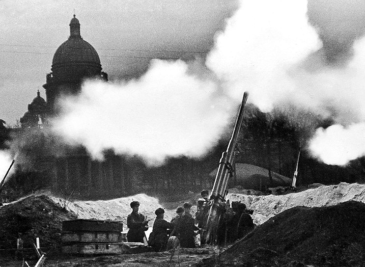 Летом 1942 года немецкое командование решило активизировать боевые действия на Ленинградском фронте, и в первую очередь усилить артиллерийские обстрелы и бомбардировки города