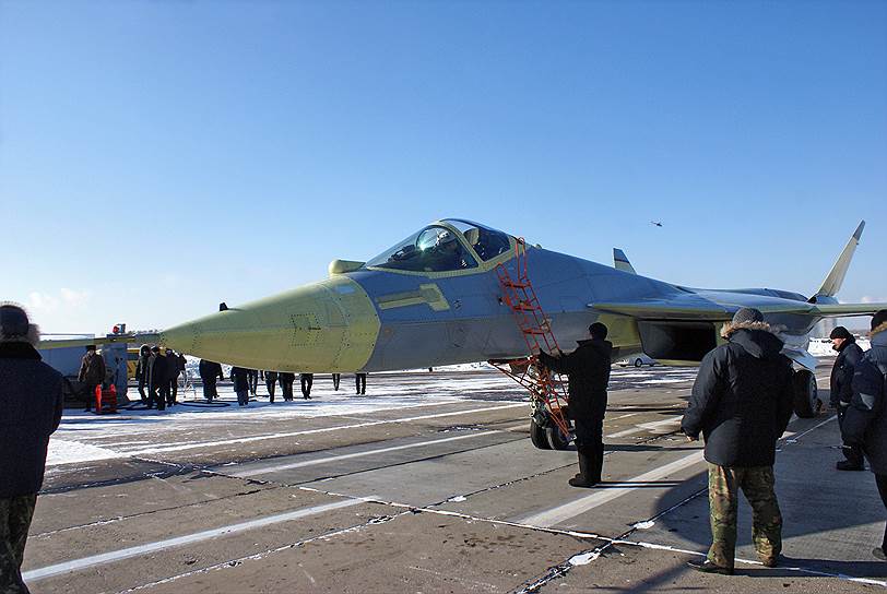 2010 год. Первый полет перспективного авиационного комплекса фронтовой авиации — российского истребителя Т-50