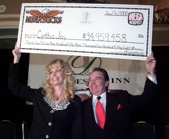 2000 год. В одном из казино Лас-Вегаса официантка Синтия Джей выиграла $35 млн на автомате «Однорукий бандит» (крупнейший в мире выигрыш на игровых автоматах)