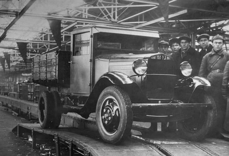 1932 год. Начался выпуск первого серийного советского грузовика «ГАЗ-АА»