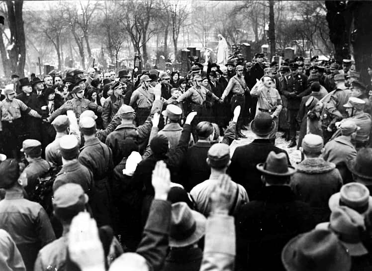 1933 год. Рейхспрезидент Германии Пауль фон Гинденбург назначил Адольфа Гитлера канцлером. В результате действий нацистских преступников в период Второй мировой войны погибли миллионы людей
