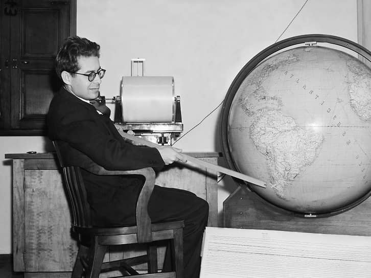 1935 год. Сейсмолог Чарльз Рихтер предложил особую шкалу для измерения силы землетрясения. Сейчас она носит его имя и называется шкалой Рихтера