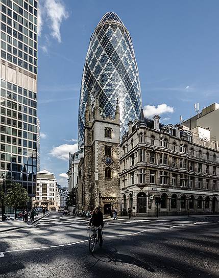 &lt;i>&lt;b>Башня Мэри-Экс, 30/30 St Mary Axe&lt;/b>&lt;/i>&lt;br>
&lt;i>&lt;b>Местоположение/год постройки: &lt;/b> &lt;/i> Лондон, Великобритания/2004&lt;br>
Среди своих кумиров Норман Фостер выделяет инженера Владимира Шухова. В своем творчестве британец активно использует гиперболоидные конструкции, придуманные российским ученым еще в начале XX века. Среди его объектов, при строительстве которых использованы шуховские технологии,— знаменитый небоскреб Мэри-Экс в Лондоне, получивший прозвище «Огурец». В России дела у Нормана Фостера не складываются: все его проекты — башня «Россия», реконструкция Пушкинского музея, комплекс «Апельсин» в Москве и еще ряд других — так и остаются на бумаге
