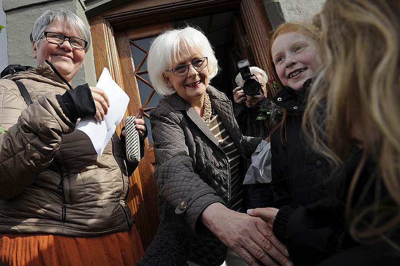 2009 год. Йоханна Сигурдардоттир стала первой женщиной на посту премьер-министра Исландии и первой в мире главой правительства, вступившей в официальный однополый брак